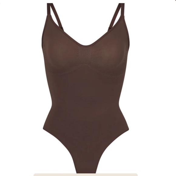 Skims - Picture 8 of 8